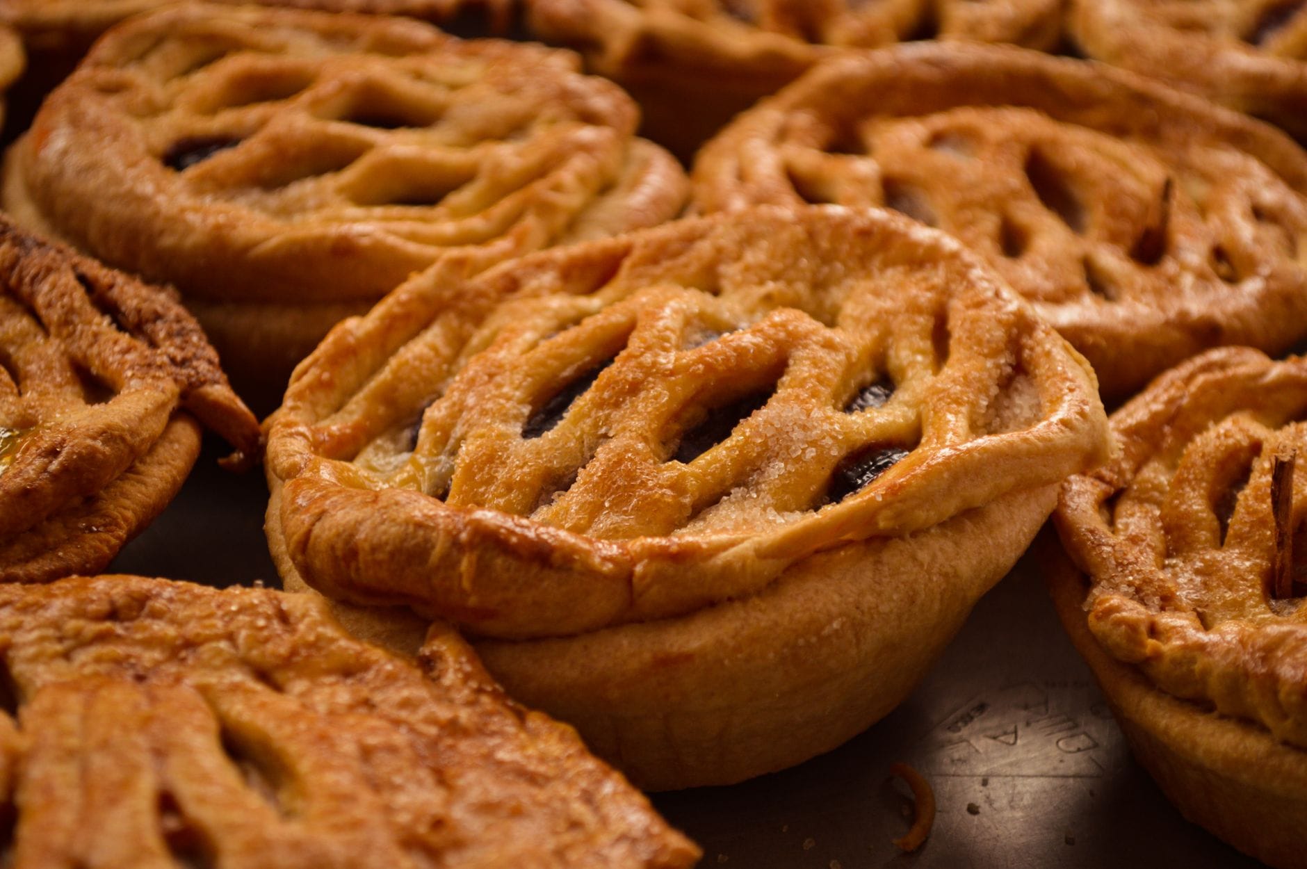 Golden mince pies