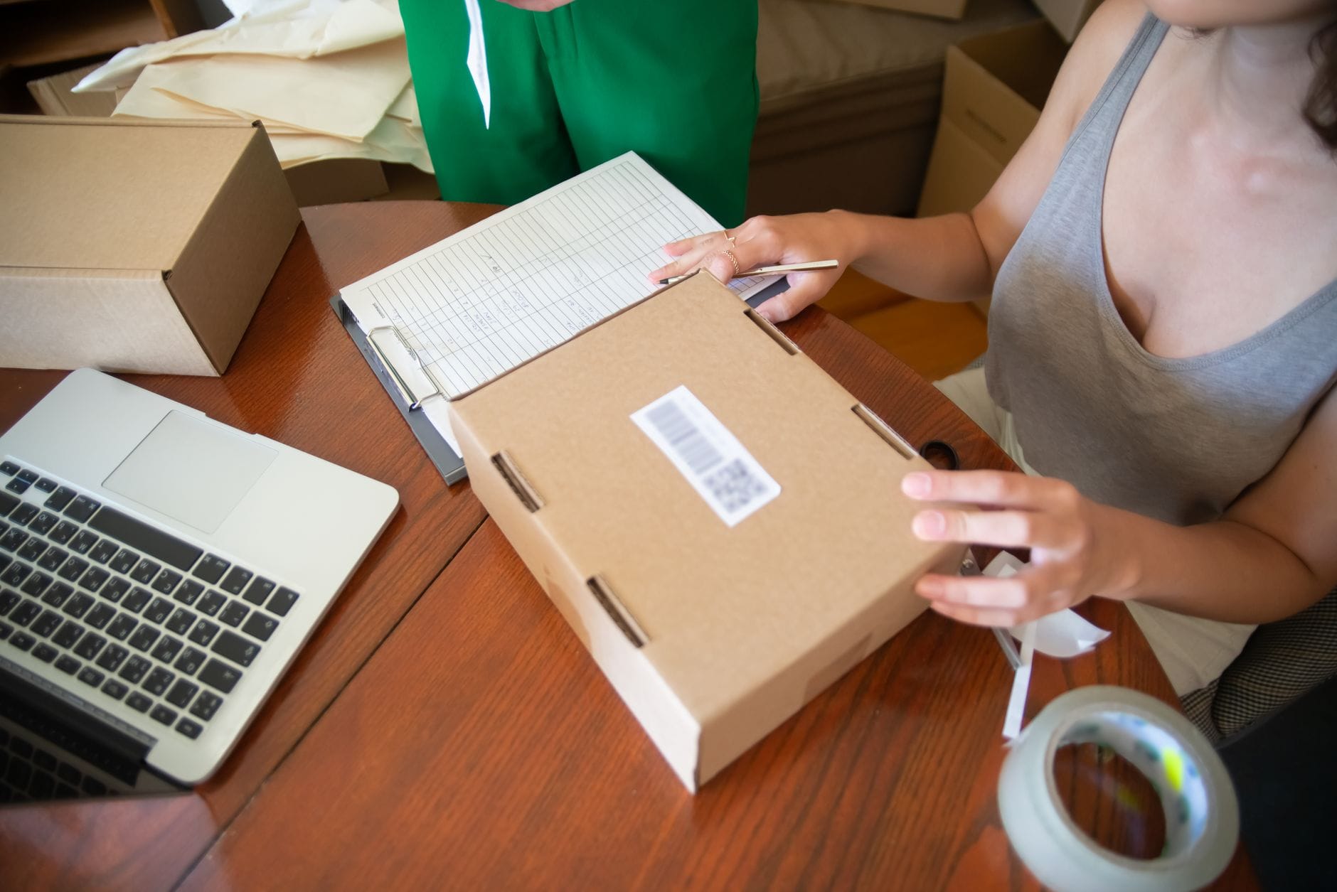 Packing a parcel for an online order